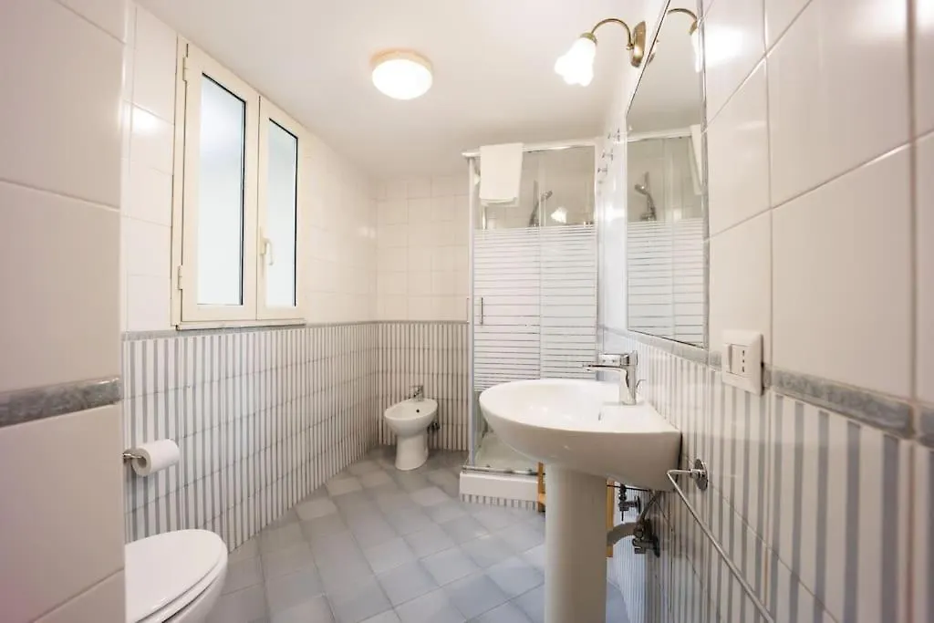 Dante Apartament For Group And Family By Houseinnaples Italy