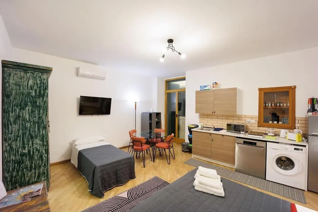 아파트 Dante Apartament For Group And Family By Housein나폴리